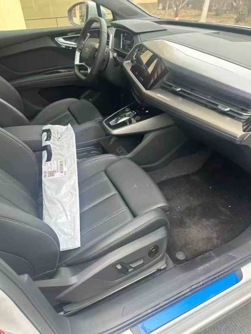 张家口26年奥迪Q44