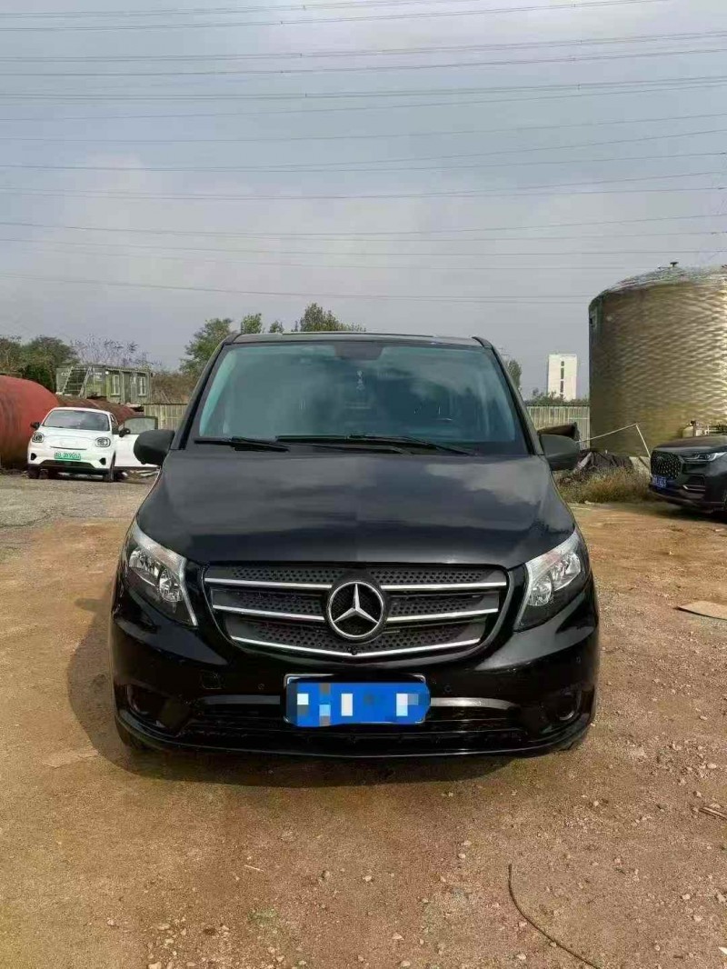 枣庄18年奔驰威霆1