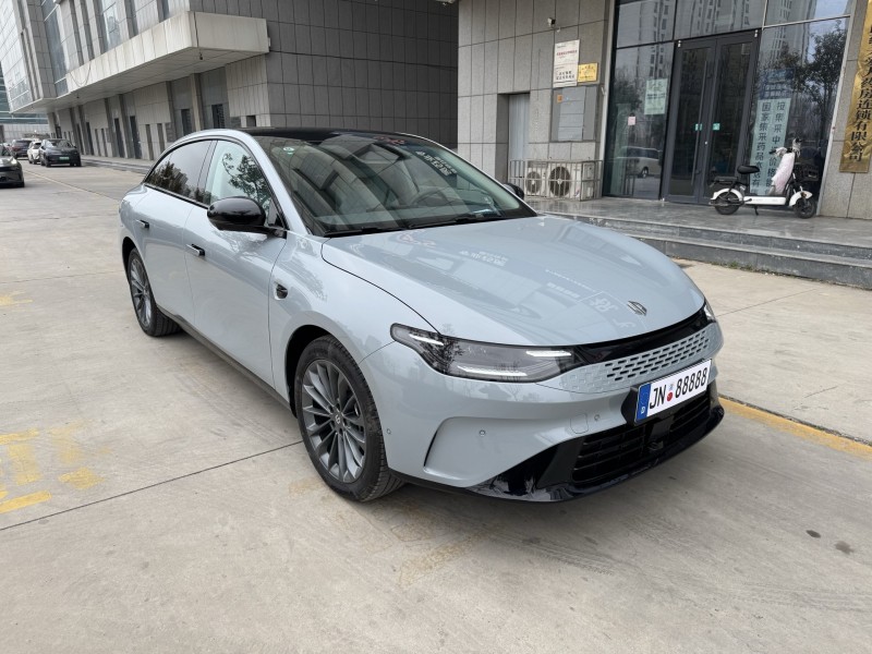 济宁25年零跑汽车C014