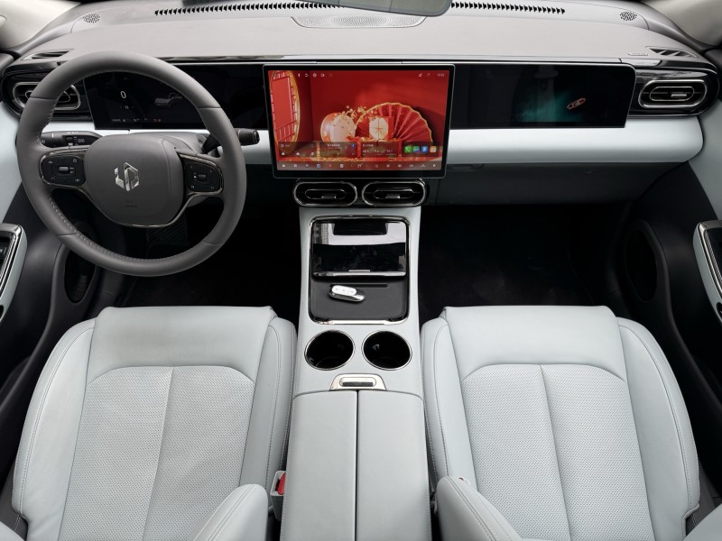 济宁25年零跑汽车C015