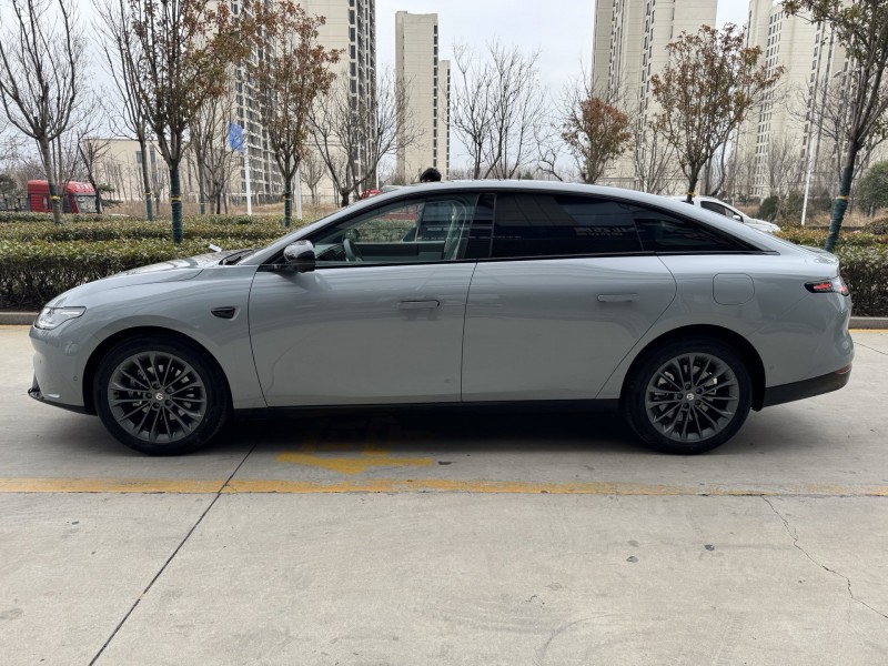 济宁25年零跑汽车C018