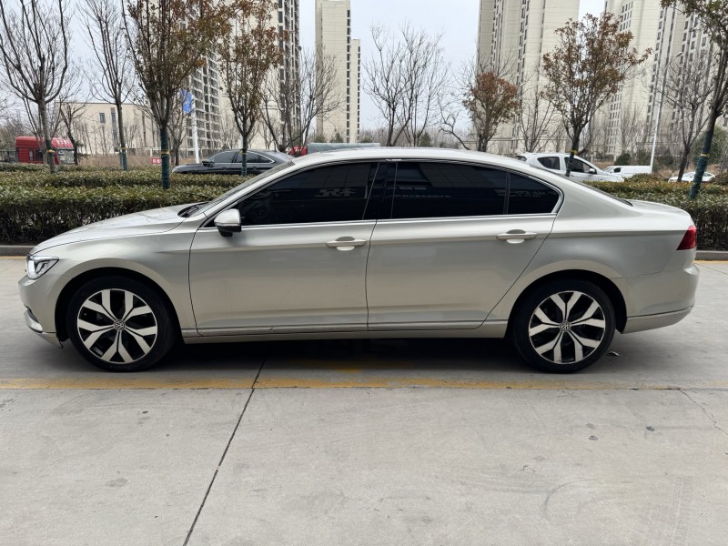 济宁19年大众迈腾8