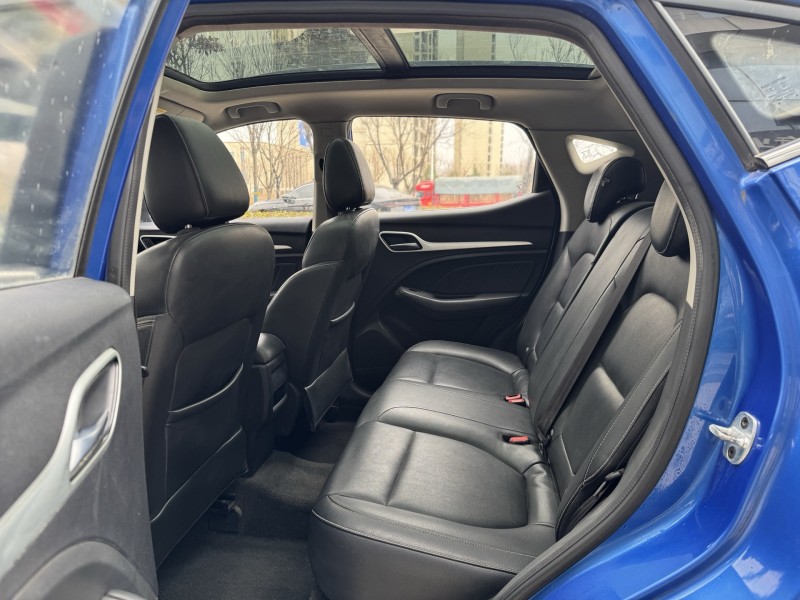 济宁17年名爵ZS6