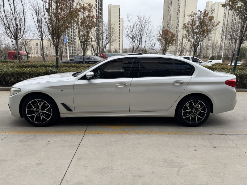 济宁18年宝马5系8