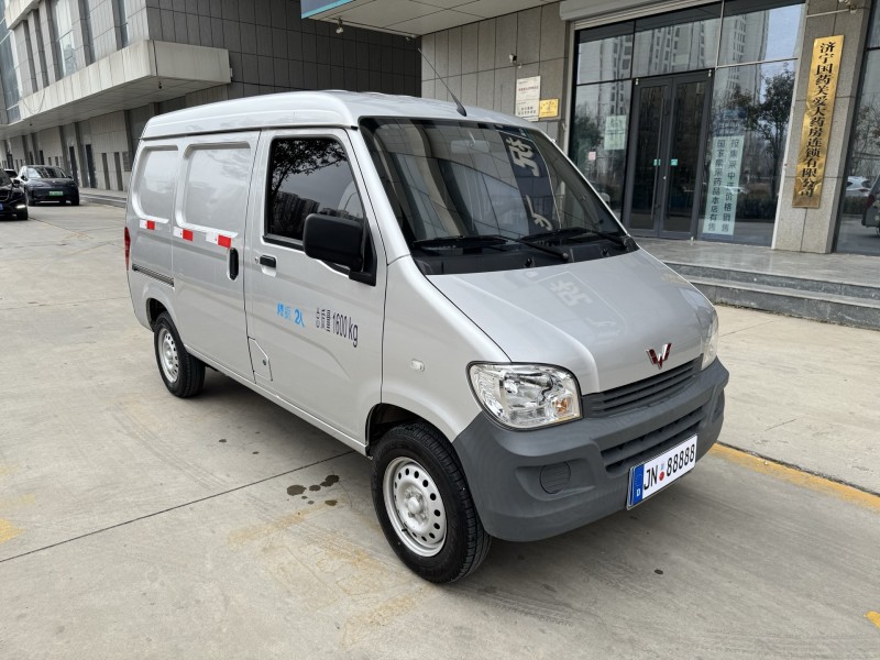 济宁23年五菱汽车之光2