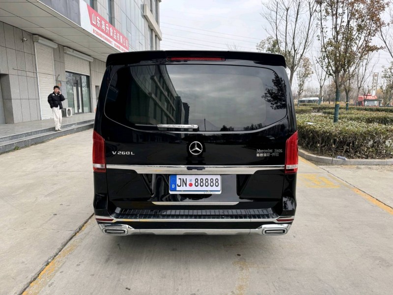 济宁18年奔驰V9