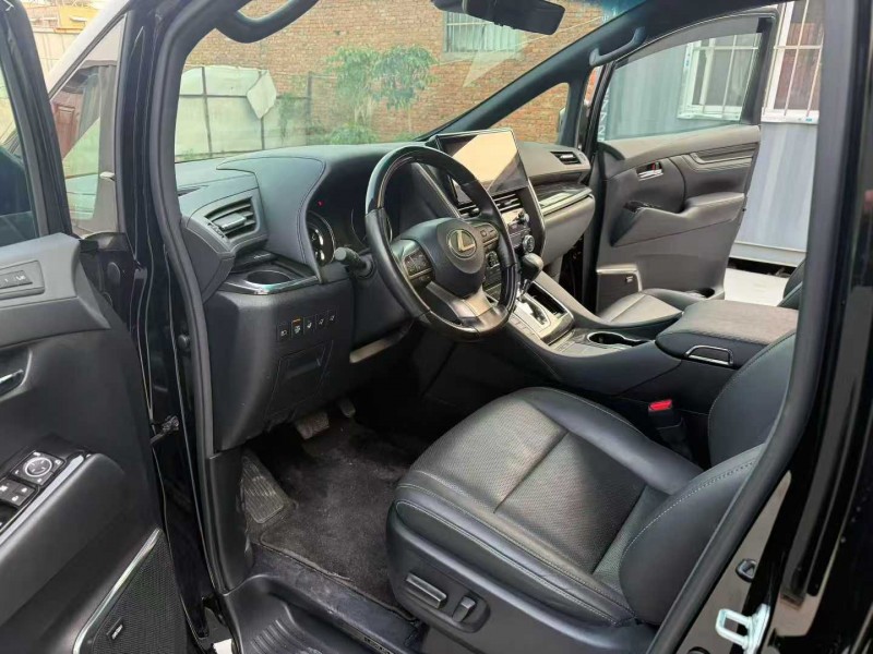 徐州21年雷克萨斯LM雷尔法8