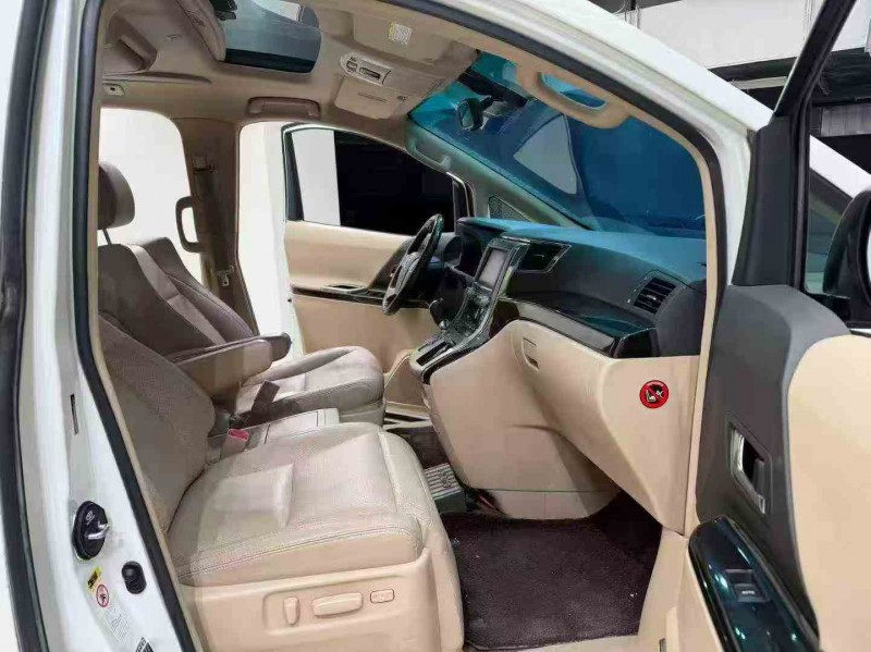 泸州16年丰田埃尔法5