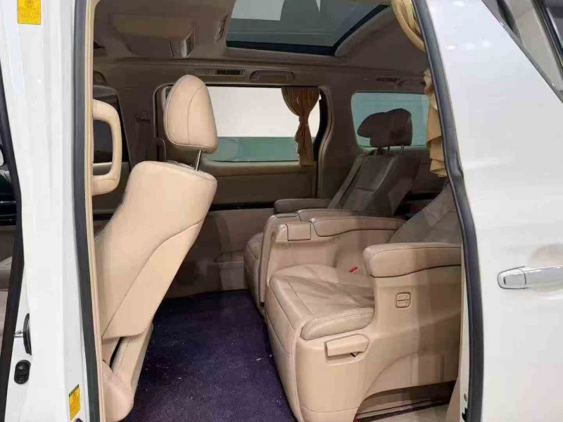 泸州16年丰田埃尔法8