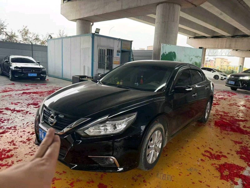 广州17年日产天籁1