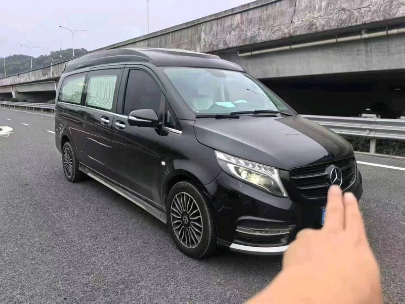 广州19年奔驰威霆1