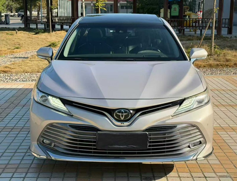 汕头18年丰田凯美瑞1