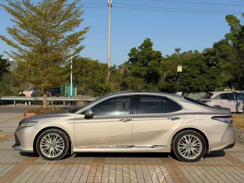 汕头18年丰田凯美瑞3