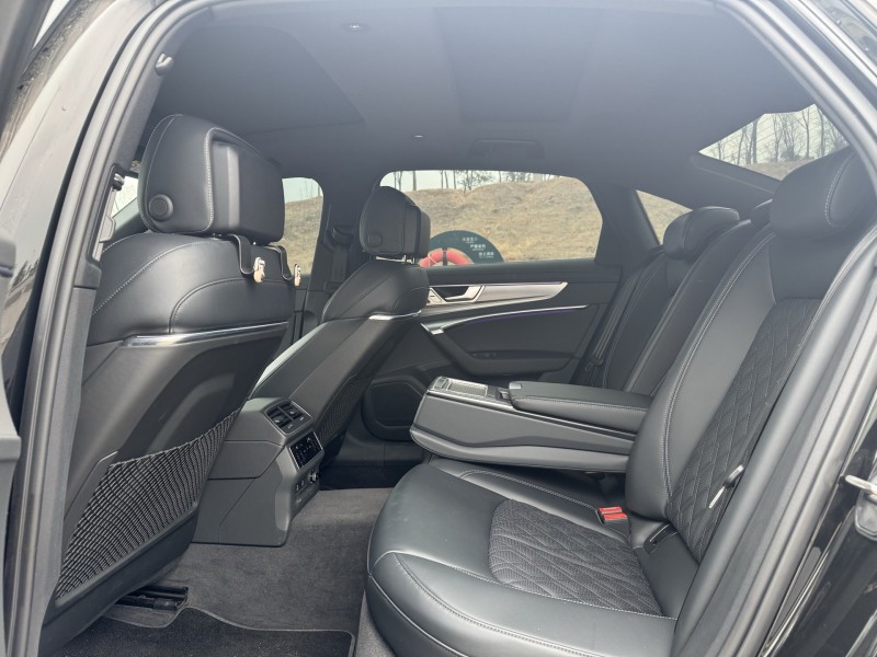 郑州25年奥迪A6L8