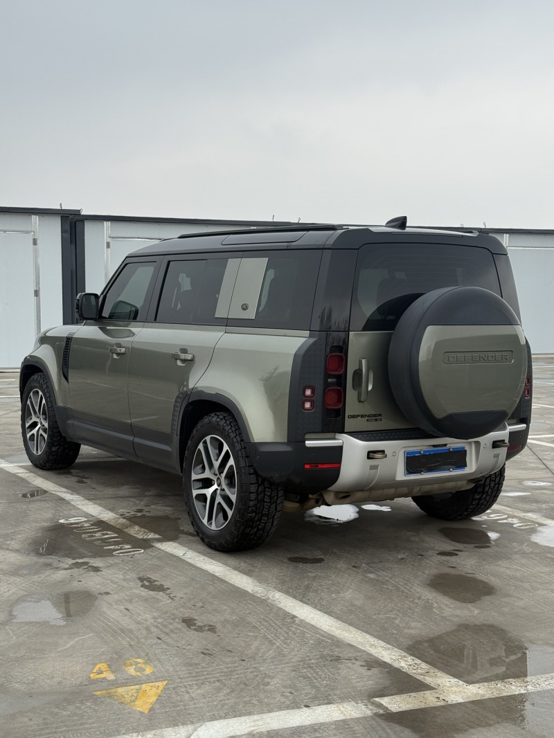 新乡21年路虎卫士8