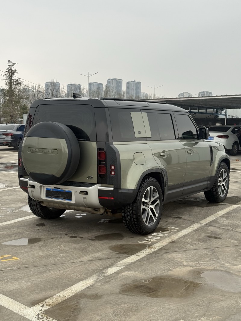 新乡21年路虎卫士9