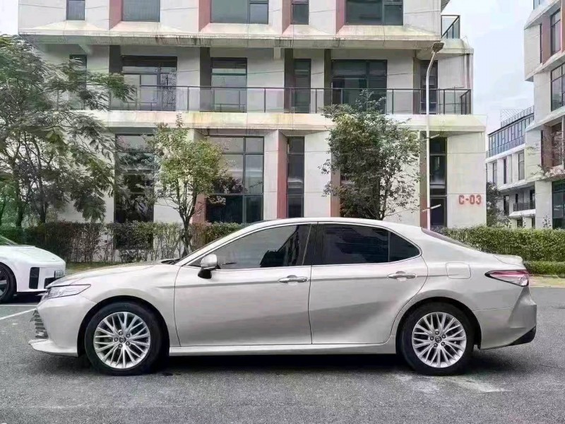 广州21年丰田凯美瑞6