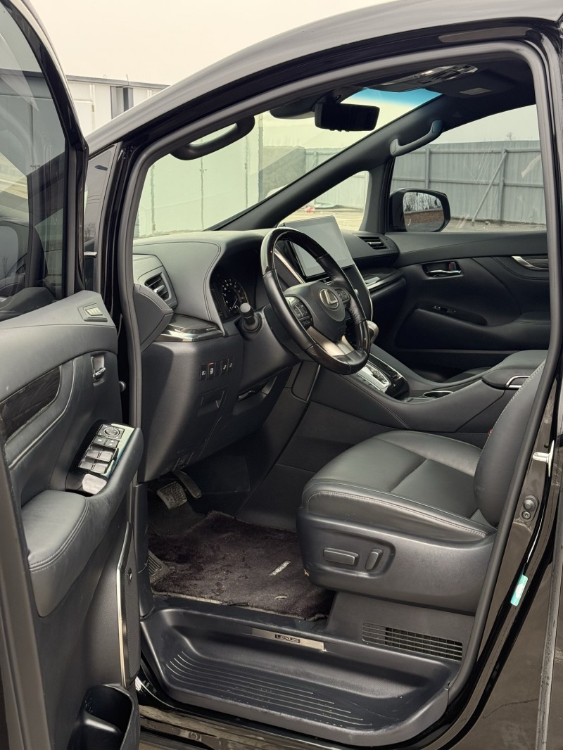 新乡21年雷克萨斯LM300H6