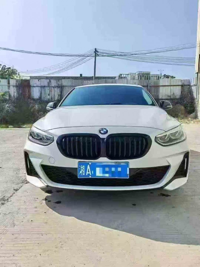 北海23年宝马1系1