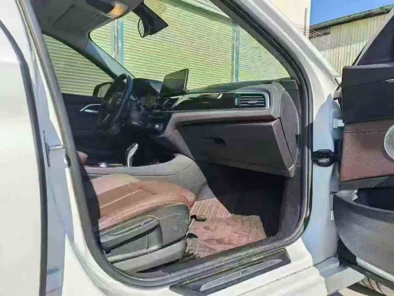 北海23年宝马1系4