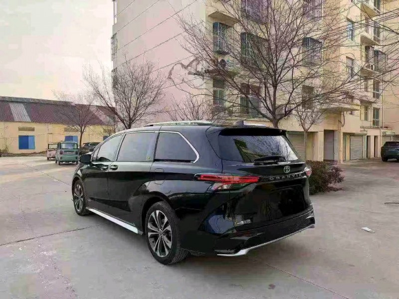 徐州23年丰田格瑞维亚3