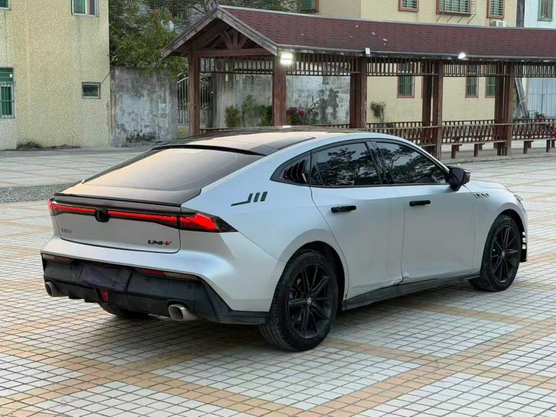 汕头23年长安汽车UNI8