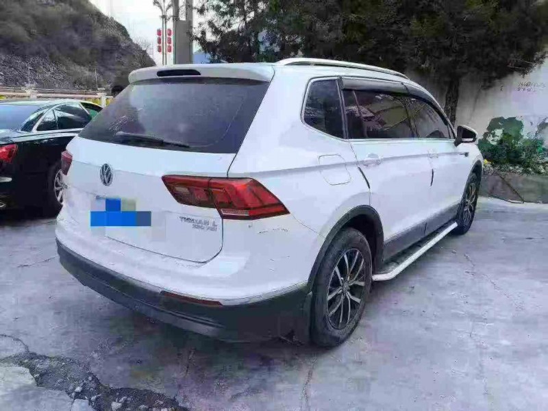 重庆17年大众途观8