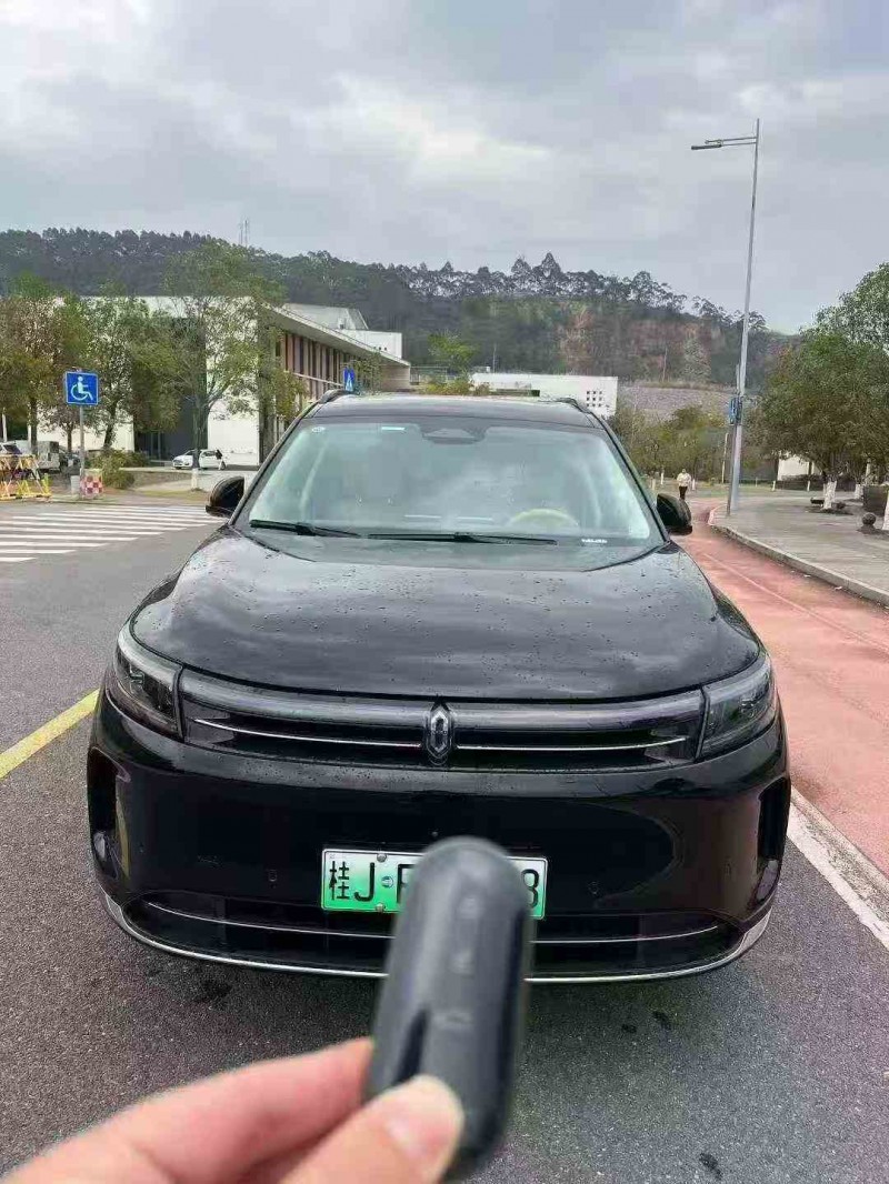 贵港25年华为智选问界1