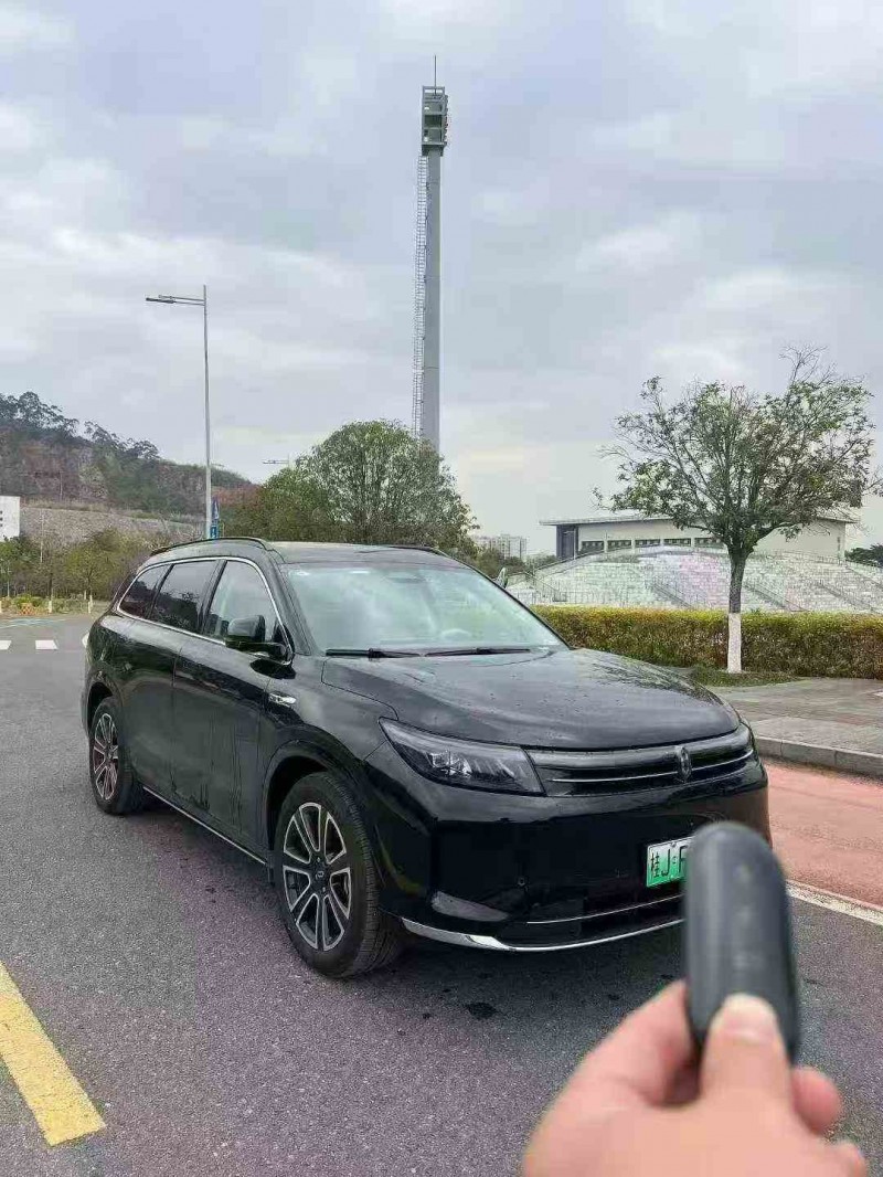 贵港25年华为智选问界3