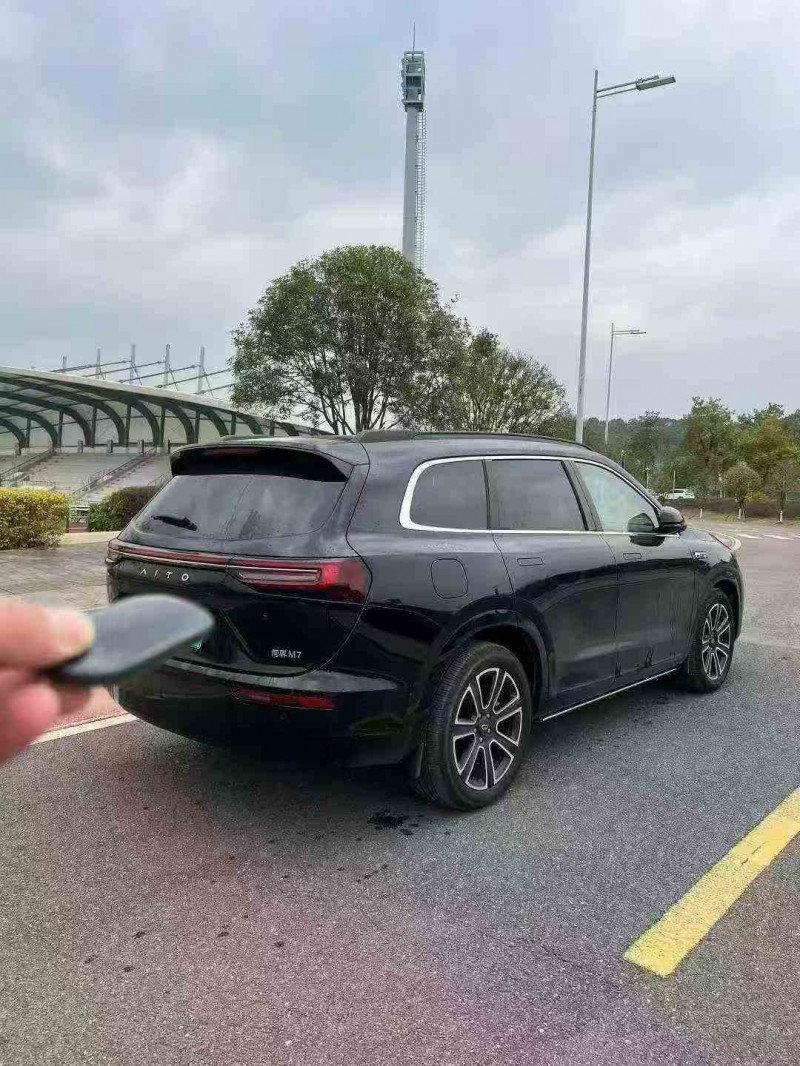 贵港25年华为智选问界7