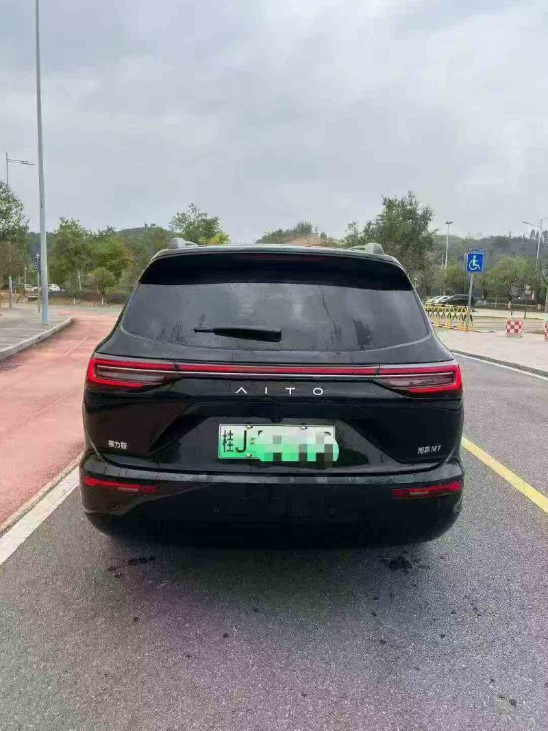 贵港25年华为智选问界9