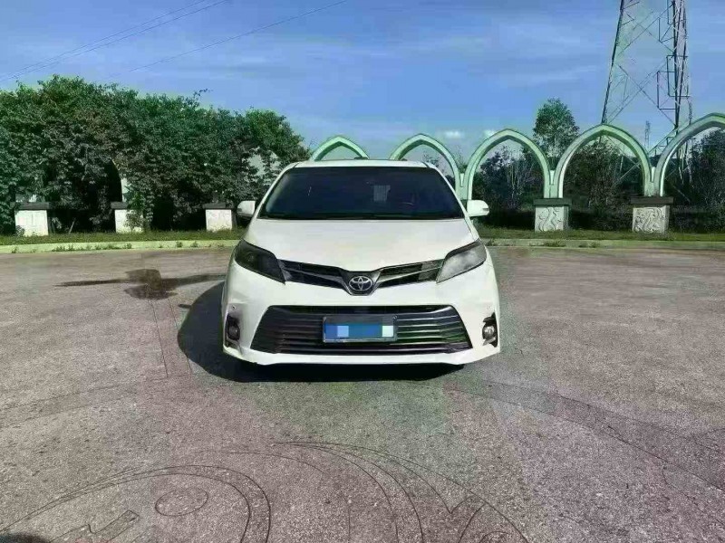 贵港16年丰田塞纳1