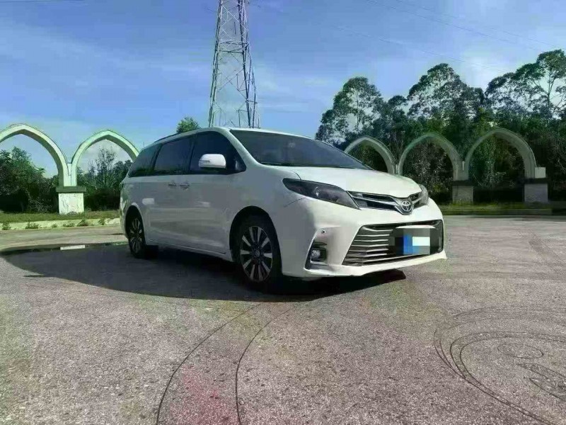 贵港16年丰田塞纳2