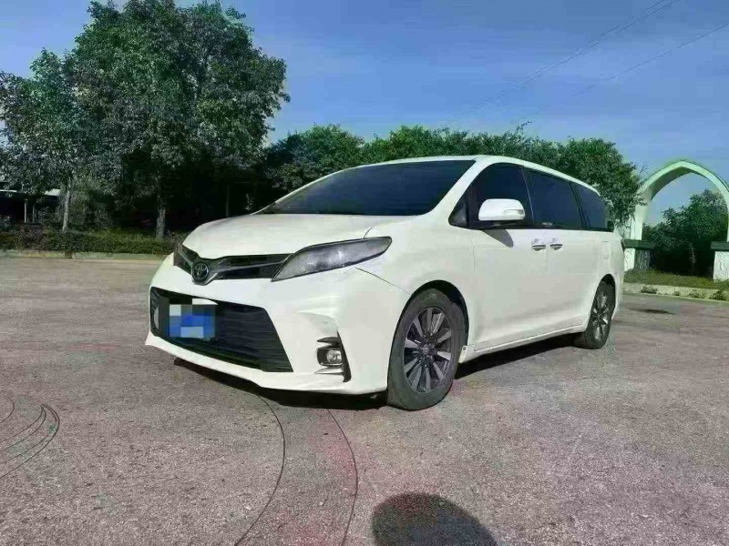 贵港16年丰田塞纳3