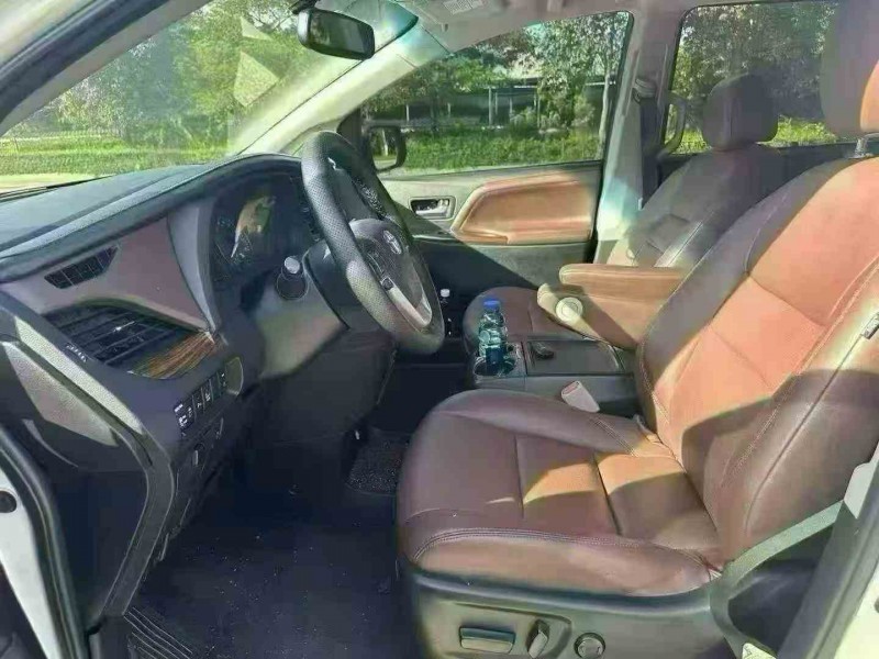 贵港16年丰田塞纳6