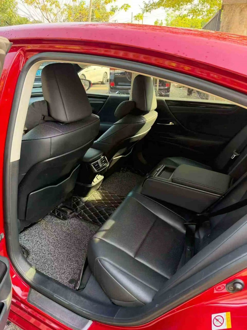 贵港19年雷克萨斯ES3