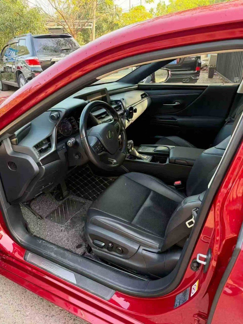 贵港19年雷克萨斯ES5