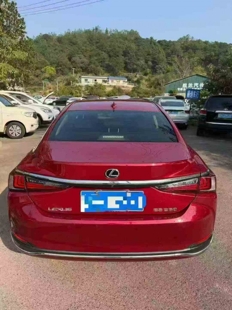 贵港19年雷克萨斯ES6