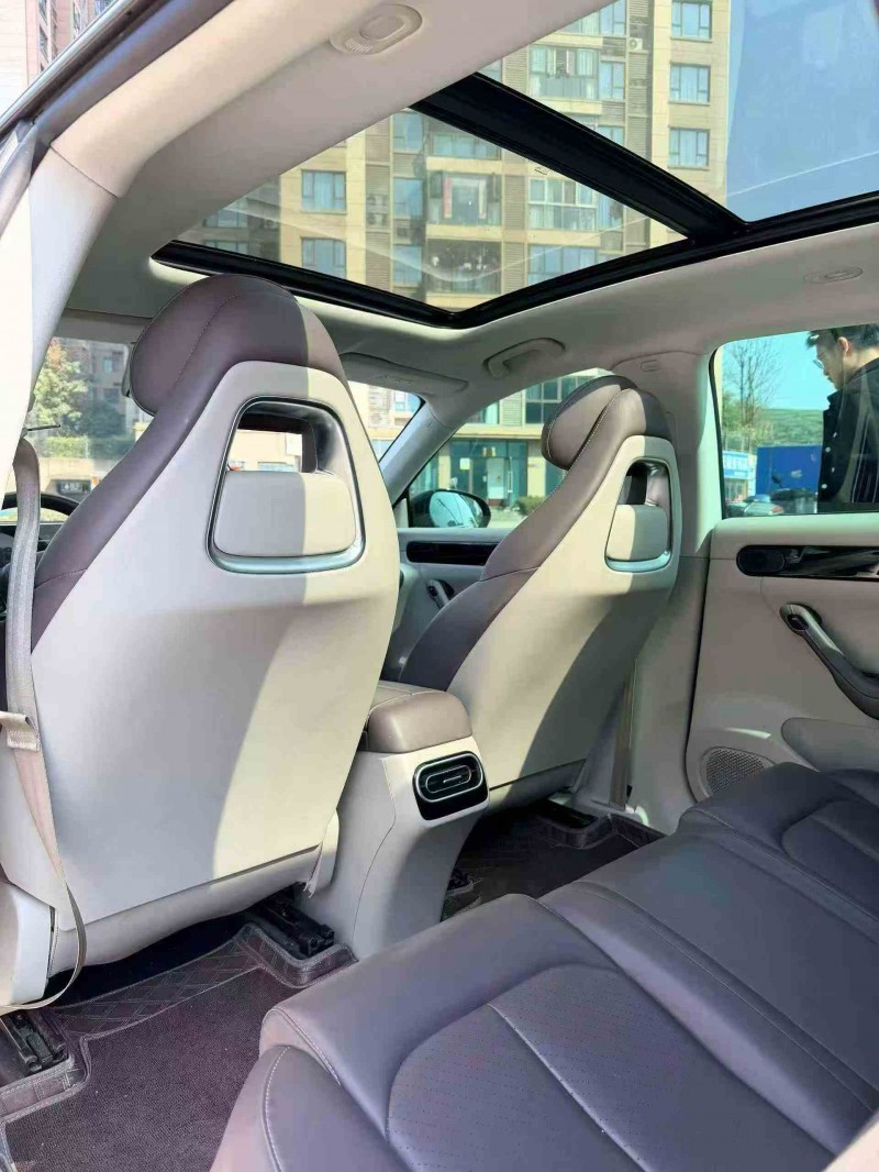 遂宁24年零跑汽车C114