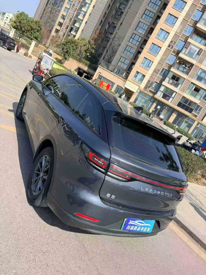 遂宁24年零跑汽车C117