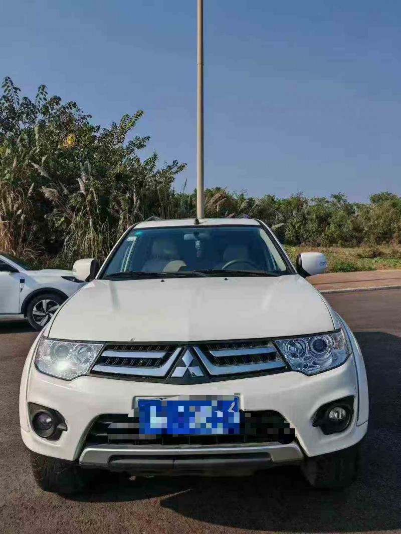 遂宁16年三菱帕杰罗·劲畅1