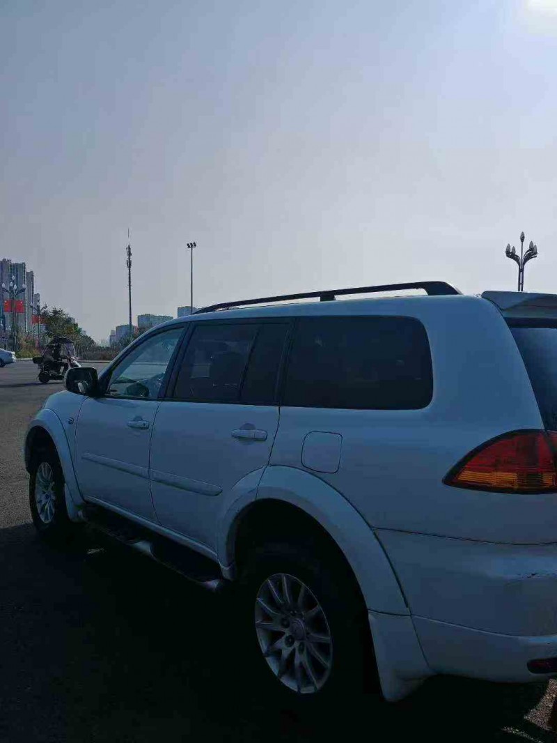 遂宁16年三菱帕杰罗·劲畅8