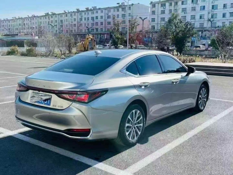 聊城25年雷克萨斯ES8