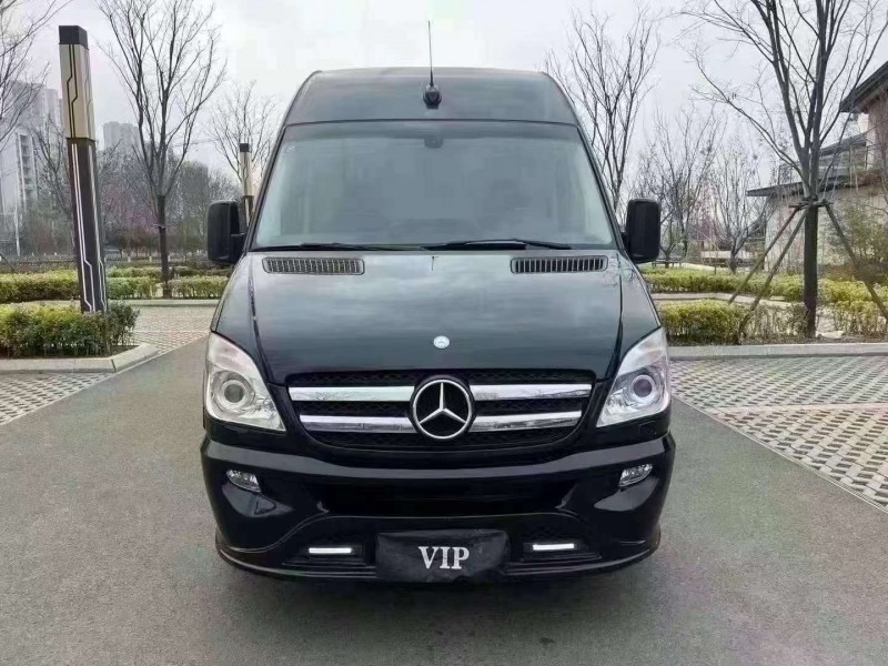 济宁14年奔驰斯宾特1