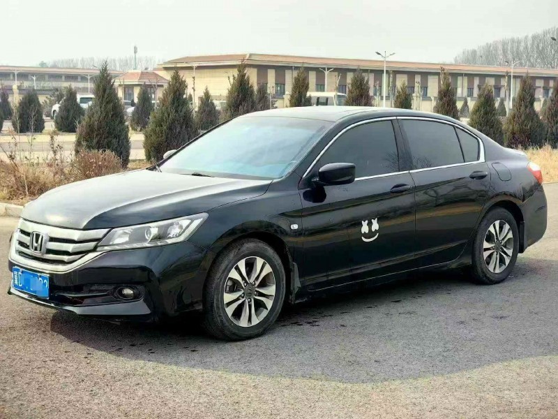 唐山15年本田雅阁2