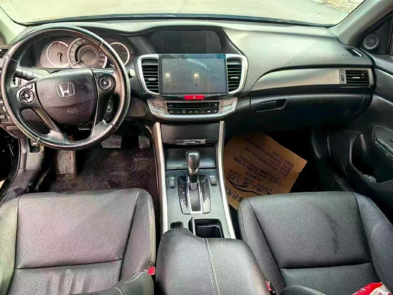 唐山15年本田雅阁4