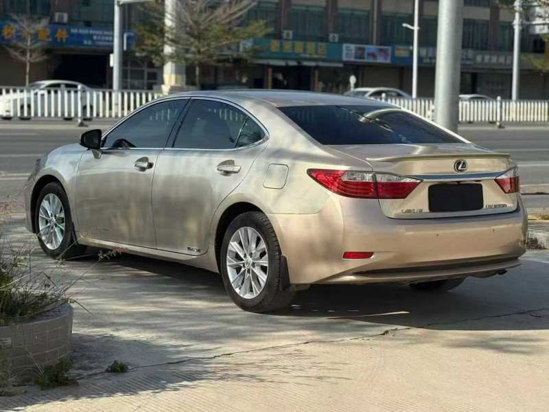 汕头14年雷克萨斯ES7