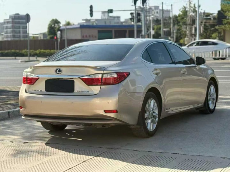 汕头14年雷克萨斯ES8