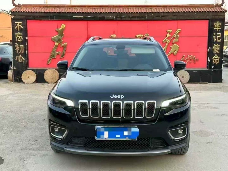 济宁19年Jeep自由光1