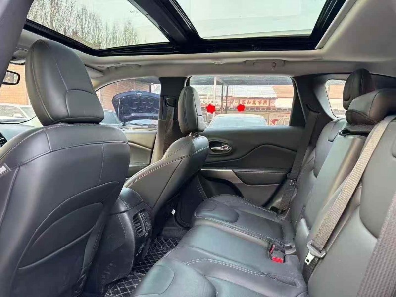 济宁19年Jeep自由光4